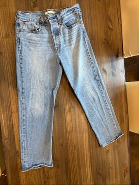 Light Blue Women’s Straight-Leg Levi’s Jeans
